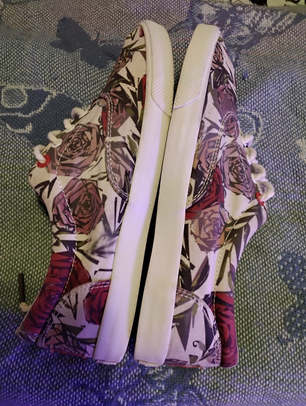 Bucketfeet Floral Rose Print Lace-Up Fashion Sneakers shoes Women's SZ 8.5 8 1/2